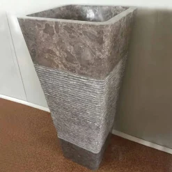 Viadurini Bathroom Steinwaschbecken-Natürliches graues Steindesign freistehendes Becken Taffy, Einzelstück