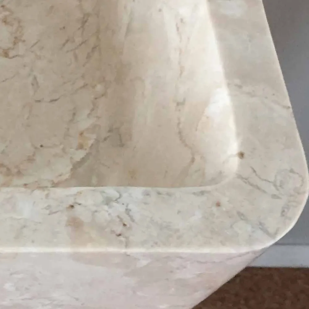 Viadurini Bathroom Steinwaschbecken-Natürliches weißes Stein freistehendes Waschbecken Robin, einzigartiges Stück Design