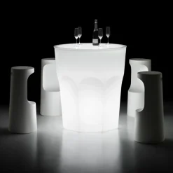 Viadurini in the Garden Lichtmöbel|Gartentische Fest-Outdoor Design Leuchttisch aus Polyethylen und HPL Made in Italy - Pucca