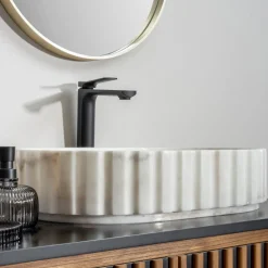 Viadurini Bathroom Steinwaschbecken-Ovales Aufsatzwaschbecken für das Badezimmer aus weißem Marmor – Cunzit