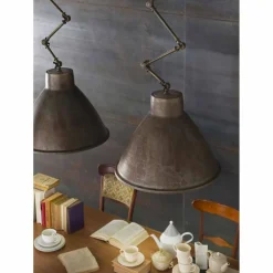 Il Fanale Pendelleuchten Vintage-Pendelleuchte gross mit Schwenkarm aus patinierten Eisen