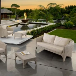 Viadurini in the Garden Garten Lounge Set-Polyrattan Wohnzimmer Marke REHAU in verschiedenen Ausführungen und weißen Kissen - Madness