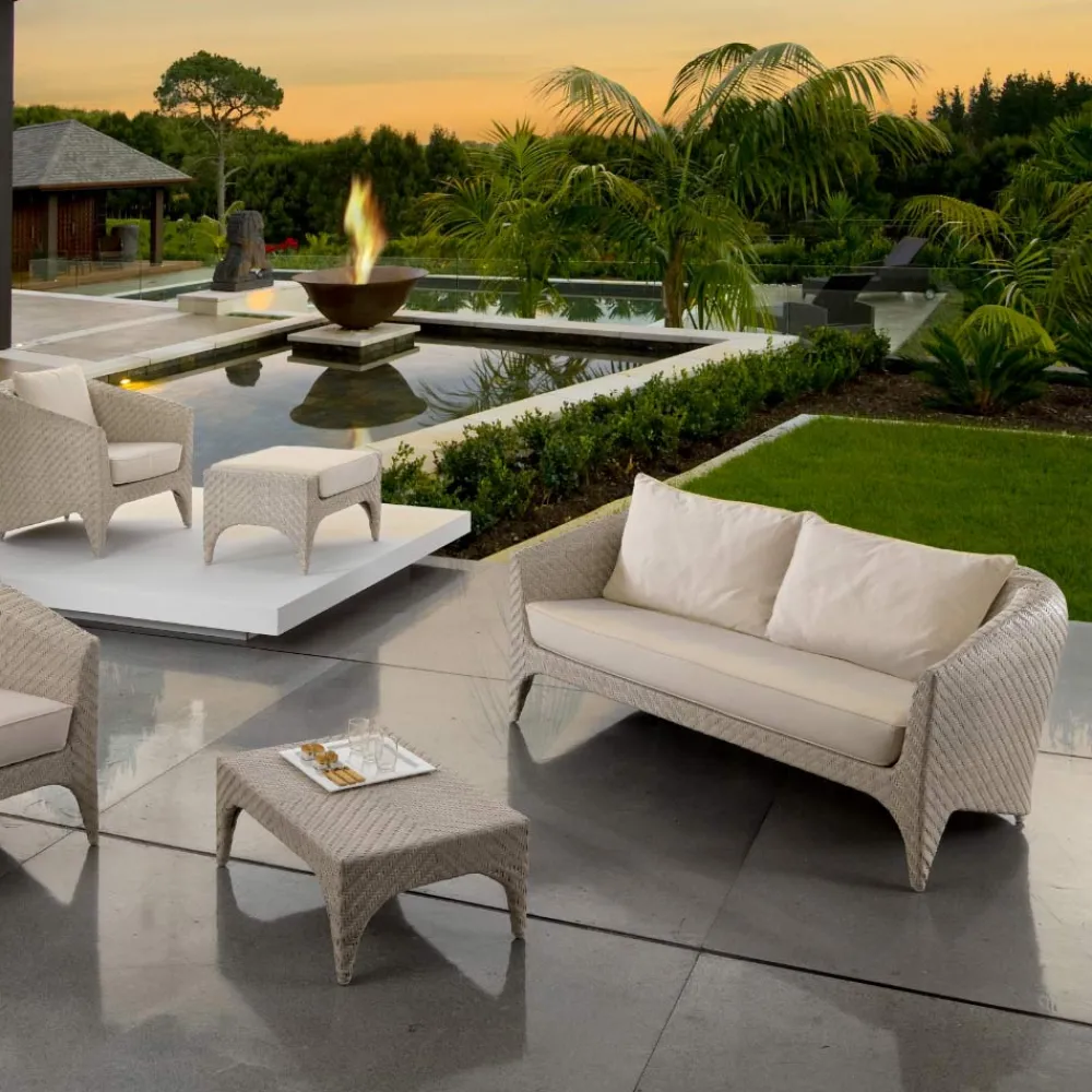 Viadurini in the Garden Garten Lounge Set-Polyrattan Wohnzimmer Marke REHAU in verschiedenen Ausführungen und weißen Kissen - Madness