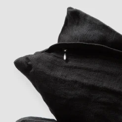 Viadurini Textile Kissenbezüge-Quadratischer Kissenbezug aus schwerem schwarzem Leinen und Schnürsenkel Made in Italy - Matero