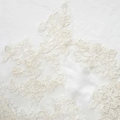 Viadurini Textile Kissenbezüge-Quadratischer Kissenbezug aus weißem Leinen mit dekorativer Spitze an den Kanten und Volants - Priscilla