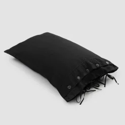 Viadurini Textile Kissenbezüge-Rechteckiger Kissenbezug aus weißem oder schwarzem Leinen mit Knöpfen und Schnürsenkeln - Agora