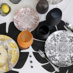 Viadurini Kitchen Weinkelch-Rot- oder Weißweinbecher Set aus farbigem Glas, 12 Stück - Rand