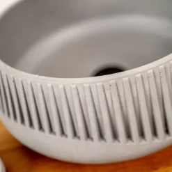 Viadurini Bathroom Beton Waschbecken-Rundes Aufsatzwaschbecken aus Zement und Harz – Ibisco