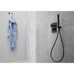 Viadurini Textile Bademäntel-Schwerer Luxus-Bademantel aus Leinen mit Kapuze, Made in Italy Design - Palace