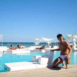 Trona Stoffsessel-Schwimmendes Design Loungesofa weiß Sit in Pool Model