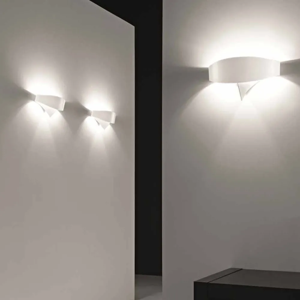 Selene Venezia Moderne Wandleuchten-Selene Scudo Wandleuchter aus lackiertem Stahl in modernem Design