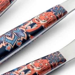 Viadurini Kitchen Besteck Set-Stahl- und Kunststoffbesteck Farbige Dekoration mit Tiger 24 Stück - Alessandra