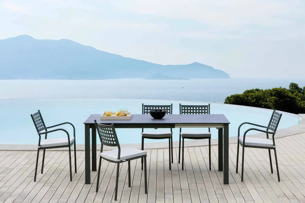 Viadurini in the Garden Gartenstühle Metall-Stapelbarer Gartenstuhl aus lackiertem Metall Made in Italy, 8 Stück - Lina