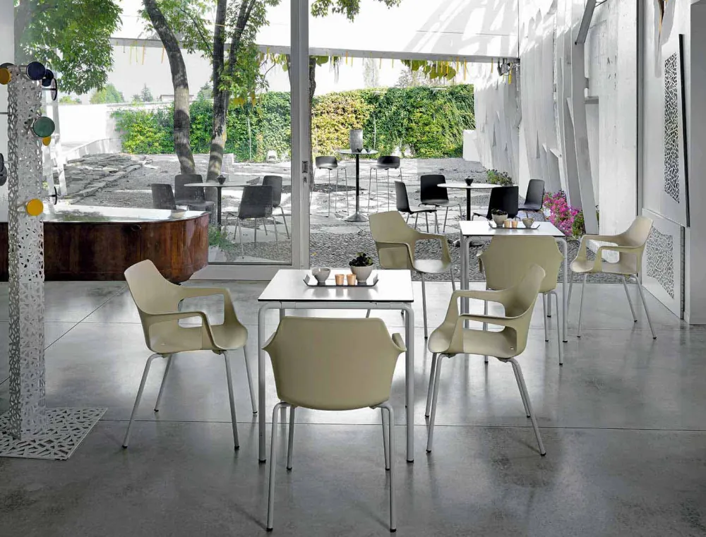 Viadurini Living Moderne Stühle-Stapelbarer Stuhl aus Metall und Polypropylen Hergestellt in Italien, 4 Stück - Karamell