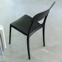 Viadurini Living Moderne Stühle-Stapelbarer Stuhl für den Innen- und Außenbereich aus Polypropylen in verschiedenen Farben - Garima