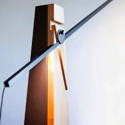 Viadurini Lighting Moderne Stehlampen-Stehlampe mit LED-Licht aus massiver Eiche Made in Italy, Precious - Calisto