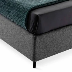 Viadurini Night Design Maßgeschneiderte Möbel|Polsterbetten-Stoff Doppelbett mit Box und gestreiftem Kopfteil Made in Italy - Nives