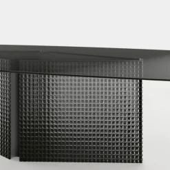 Viadurini Living Esstische-Tisch mit geformter Glasplatte und Untergestell aus geschmolzenem Glas und Metall - Foglietto