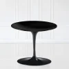 Viadurini Living Moderne Couchtische|Tulip Tische-Tulip Saarinen Couchtisch H 41 mit schwarzer Flüssiglaminatplatte, hergestellt in Italien – Scarlet