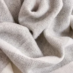 Viadurini Textile Plaid-Ultraweiches und flauschiges Plaid aus Wollmischung, hergestellt in Italien – Caldoso