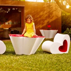 Vondom Gartenideen-Agatha Tisch und Blumentopf aus Polyethylen, modernes Design