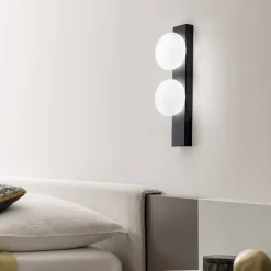 Viadurini Lighting Moderne Wandleuchten-Wand- oder Deckenleuchte aus Aluminium und weißem mundgeblasenem Glas - Alma