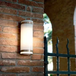 Aldo Bernardi Klassische Wandleuchten-Wandlampe aus Messing und Methacrylat weiß von