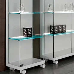 Viadurini Living Anrichte-Wandvitrine aus Glas und weißem Holz, Rädern und beleuchteten Regalen - Armilla