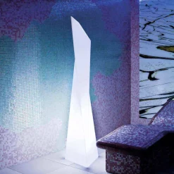 SLIDE Design Beleuchtung-Weiße prismenförmige Außenlampe Manhattan, hergestellt in Italien