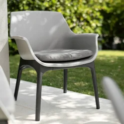 Viadurini in the Garden Garten Lounge Set-Wohnzimmer mit 1 Sofa, 2 Sesseln und 1 Couchtisch aus Polypropylen - Maschine