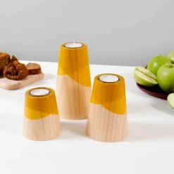 Viadurini Living Kerzenständer-Zusammensetzung von 3 modernen Kerzenhaltern aus massivem Kiefernholz - Weiß